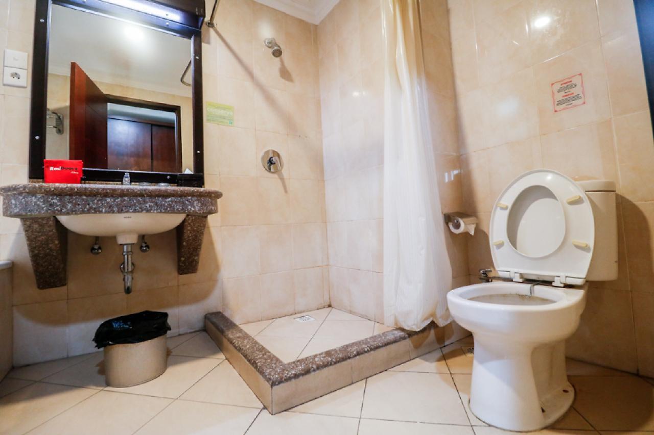 Hotel Reddoorz Premium @ Bukit Damai Indah Balikpapan  Esterno foto