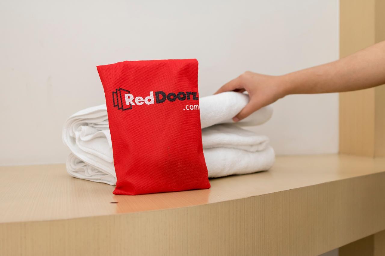 Hotel Reddoorz Premium @ Bukit Damai Indah Balikpapan  Esterno foto