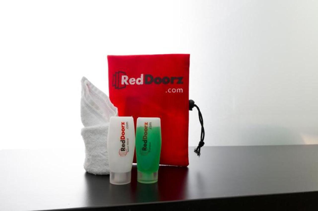 Hotel Reddoorz Premium @ Bukit Damai Indah Balikpapan  Esterno foto