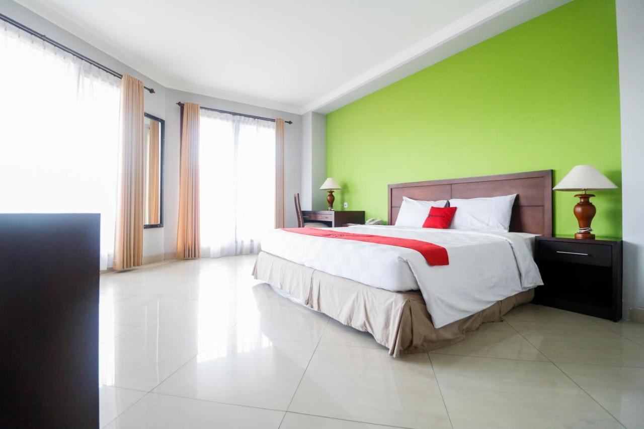Hotel Reddoorz Premium @ Bukit Damai Indah Balikpapan  Esterno foto