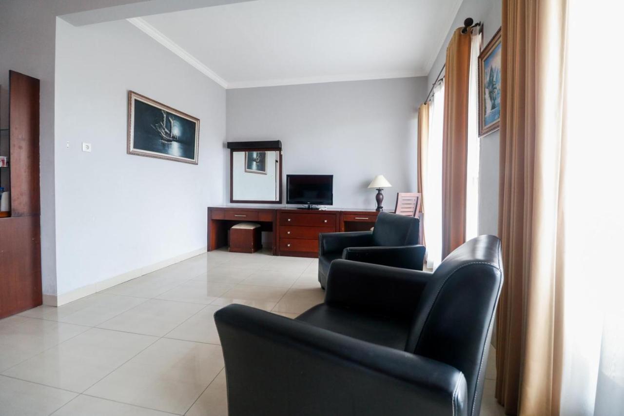Hotel Reddoorz Premium @ Bukit Damai Indah Balikpapan  Esterno foto