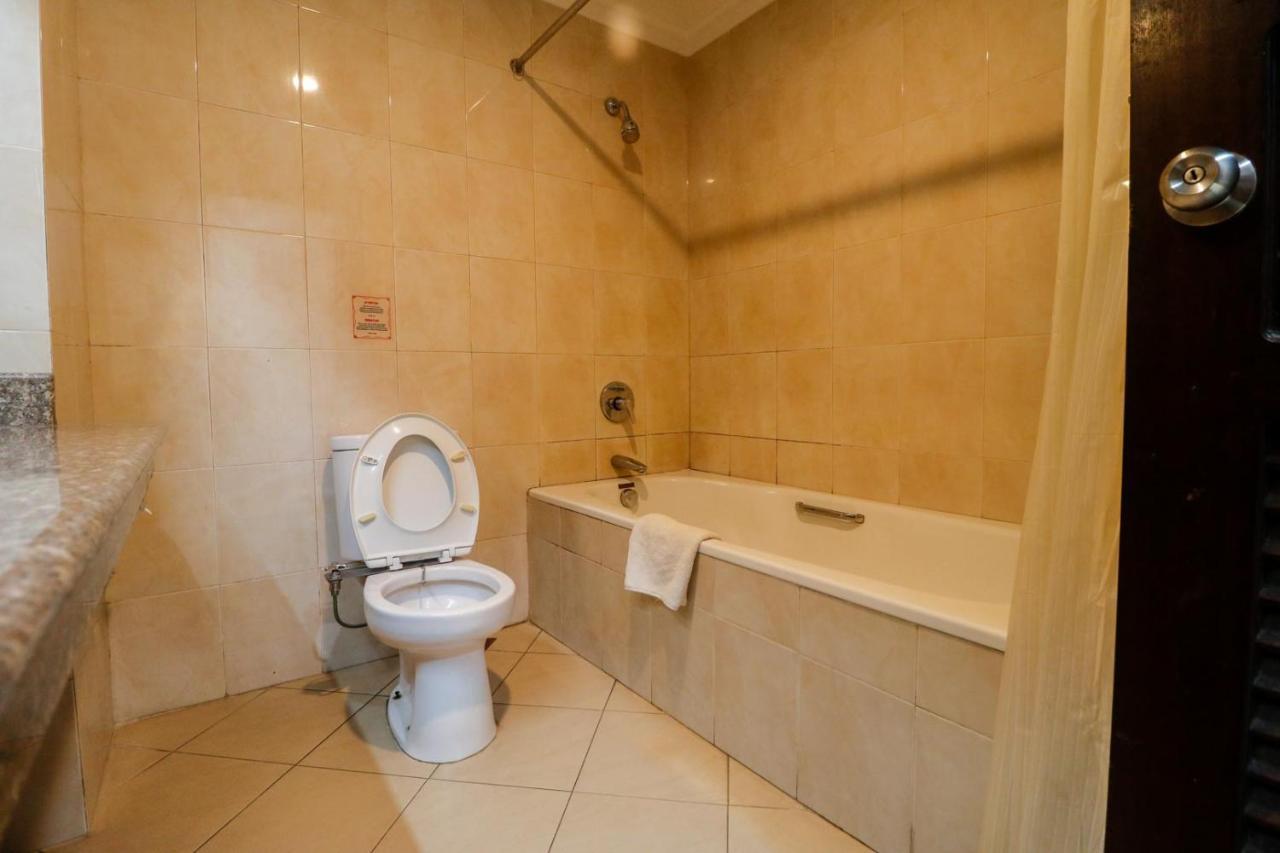 Hotel Reddoorz Premium @ Bukit Damai Indah Balikpapan  Esterno foto